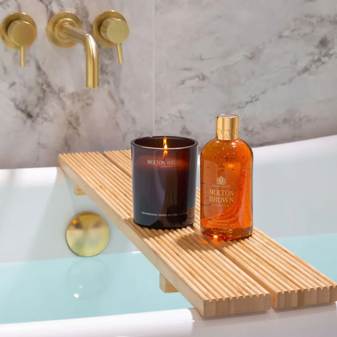 Molton Brown Mesmerising Oudh Accord & Gold Signature Scented Single Wick Candle